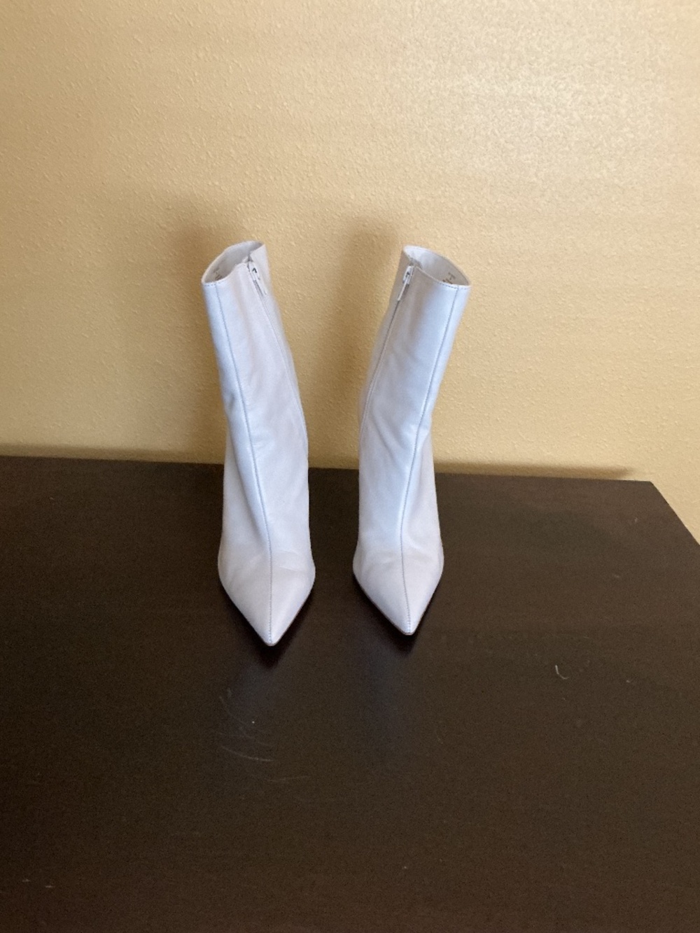 Steve Madden White Leather Booties Pointed Toe Heel Size 7